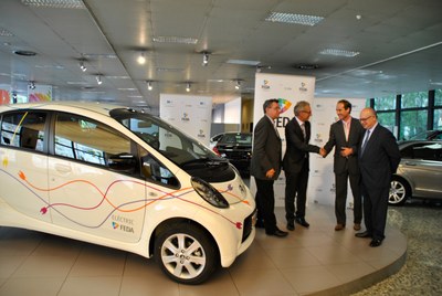 FEDA compra i matrícula el primer cotxe elèctric d'Andorra